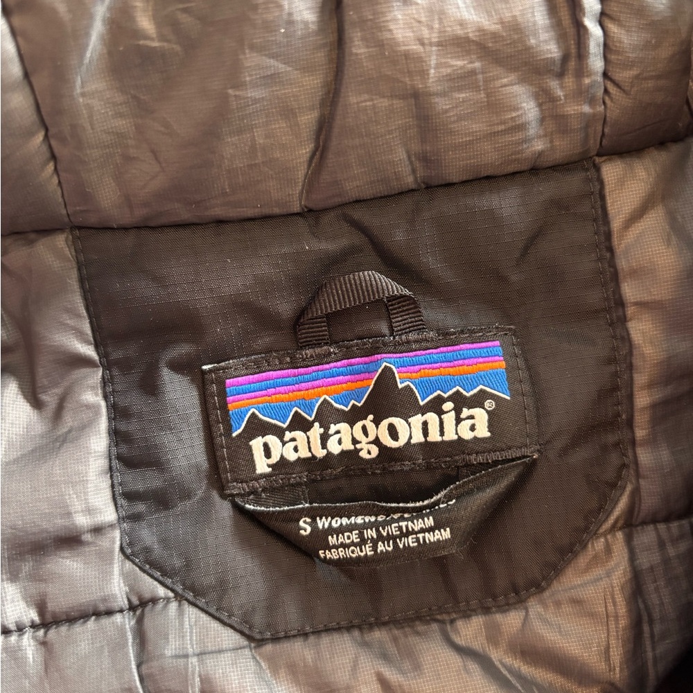 Patagonia Women’s Torrentshell 3L Waterproof Winter Jacket - Picture 3 of 3
